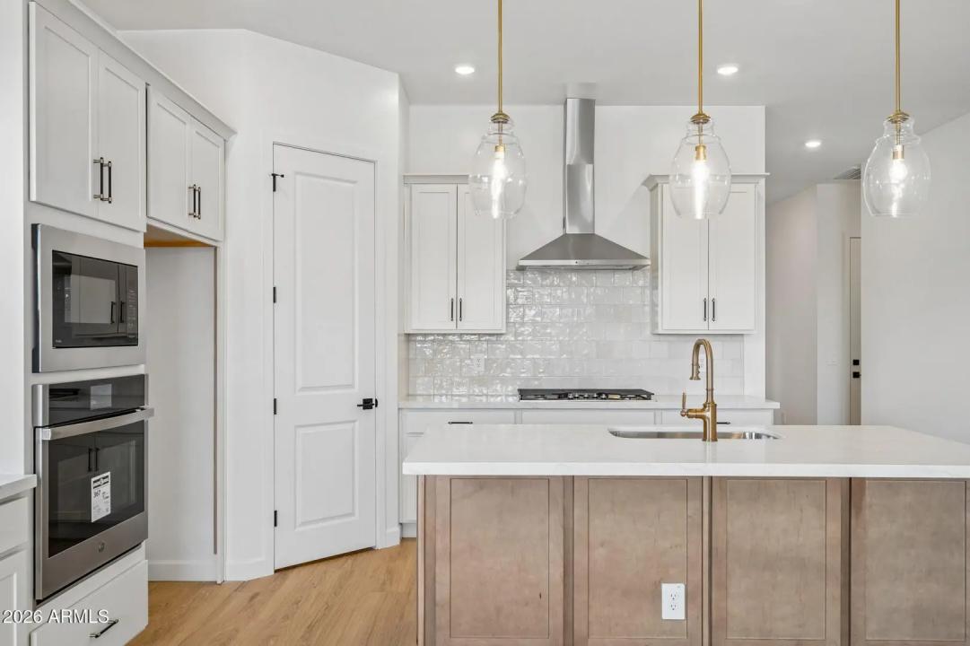 Real Estate Picture 13
