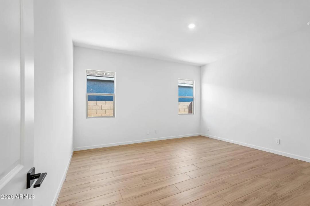 Real Estate Picture 23