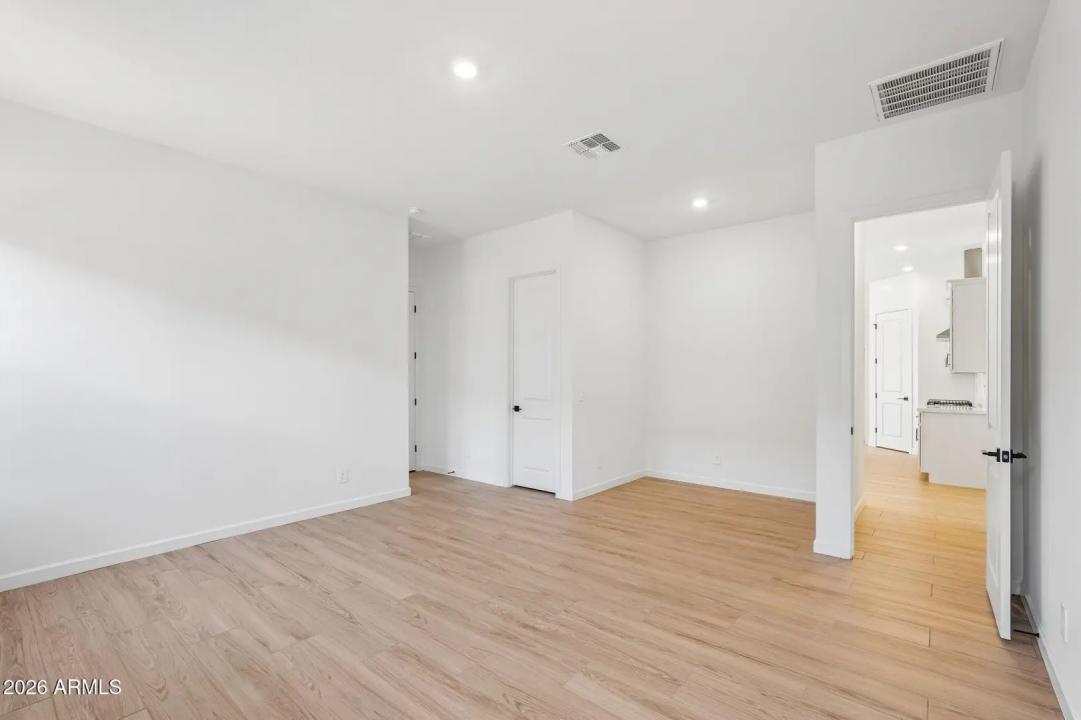 Real Estate Picture 25