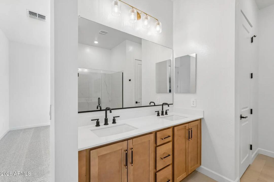 Real Estate Picture 33