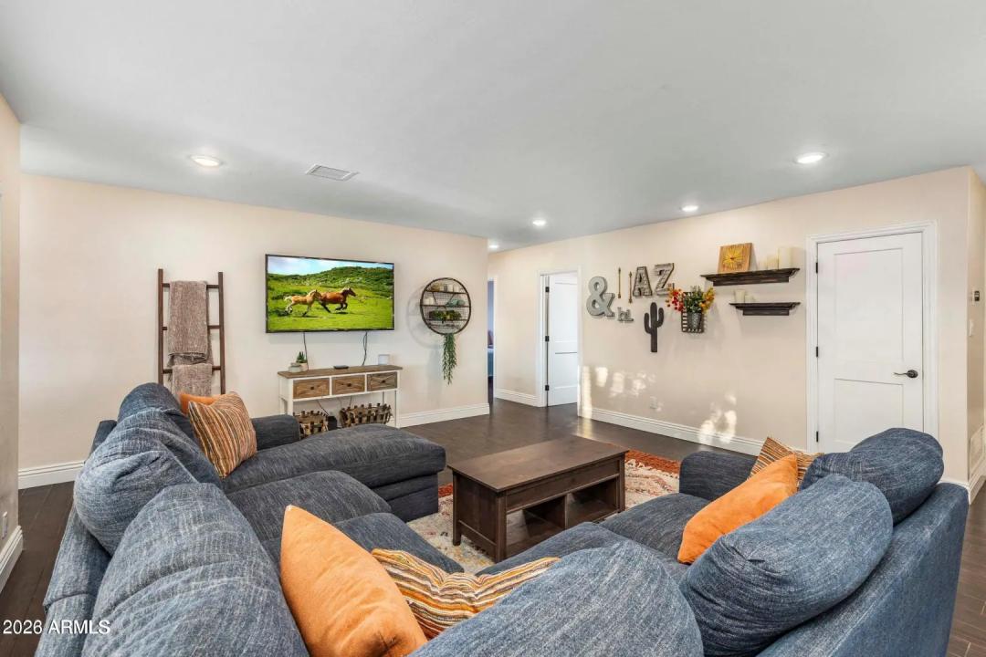 Real Estate Picture 6
