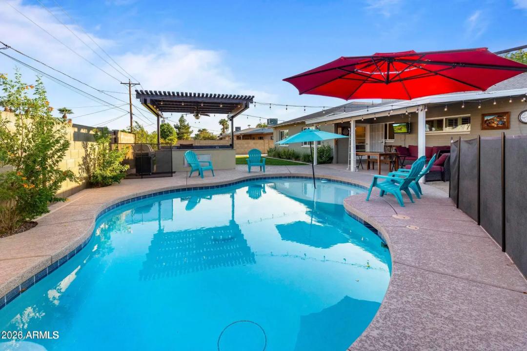 Real Estate Picture 11