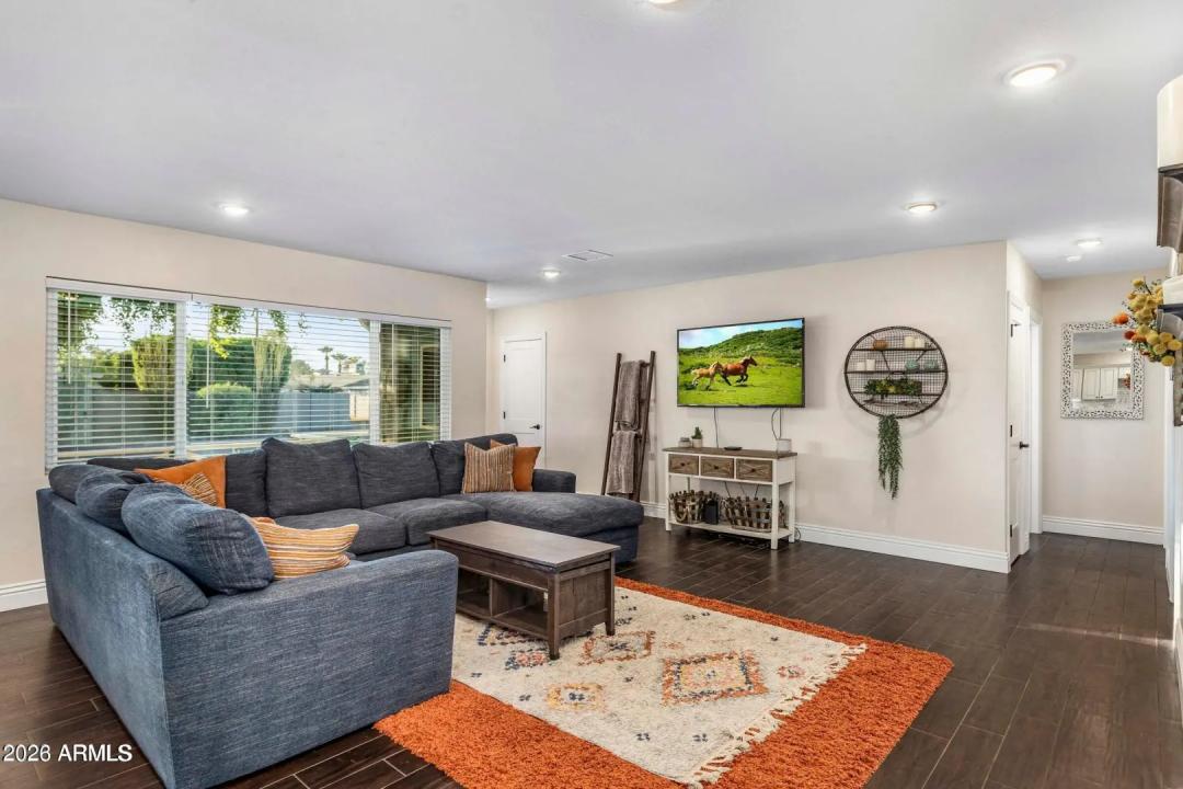 Real Estate Picture 8