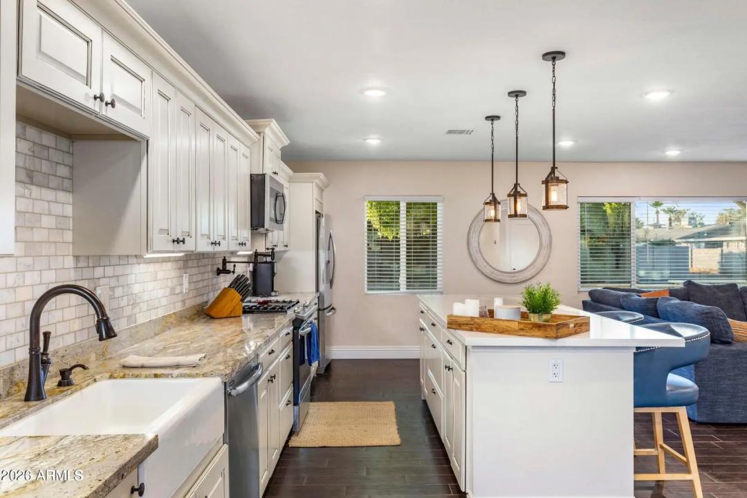 Real Estate Picture 7