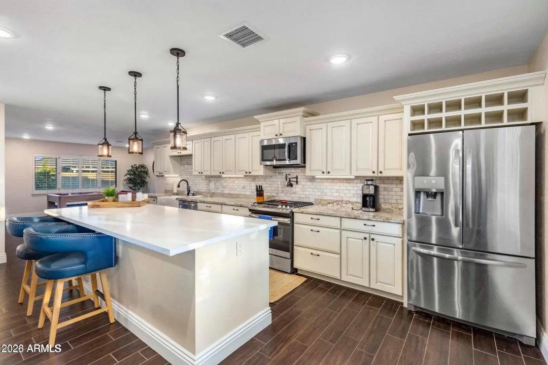 Real Estate Picture 3