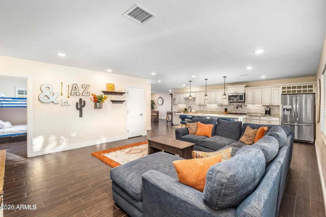 Real Estate Picture 5