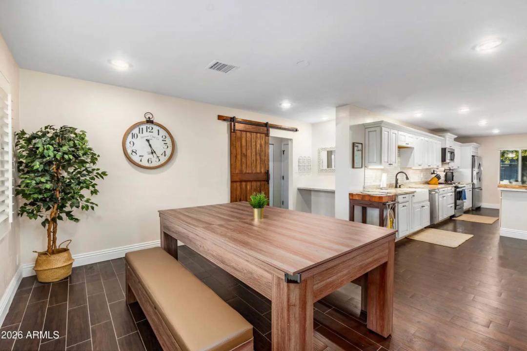 Real Estate Picture 9