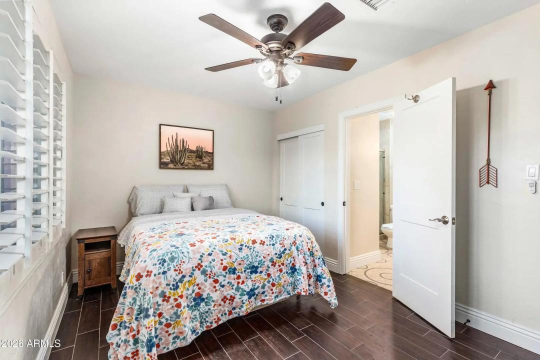 Real Estate Picture 11