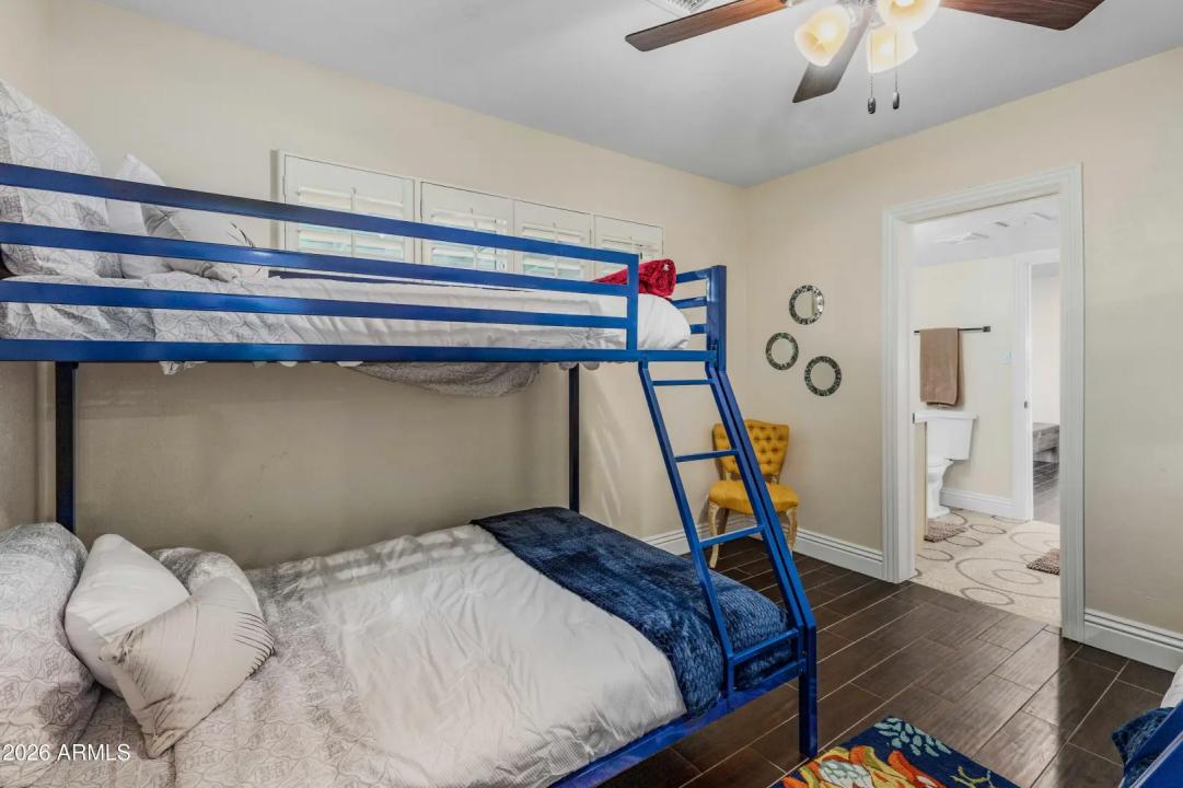 Real Estate Picture 14