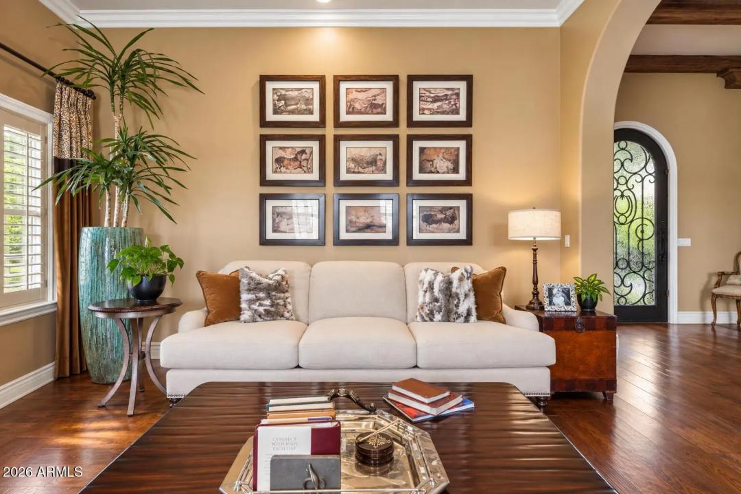 Real Estate Picture 8