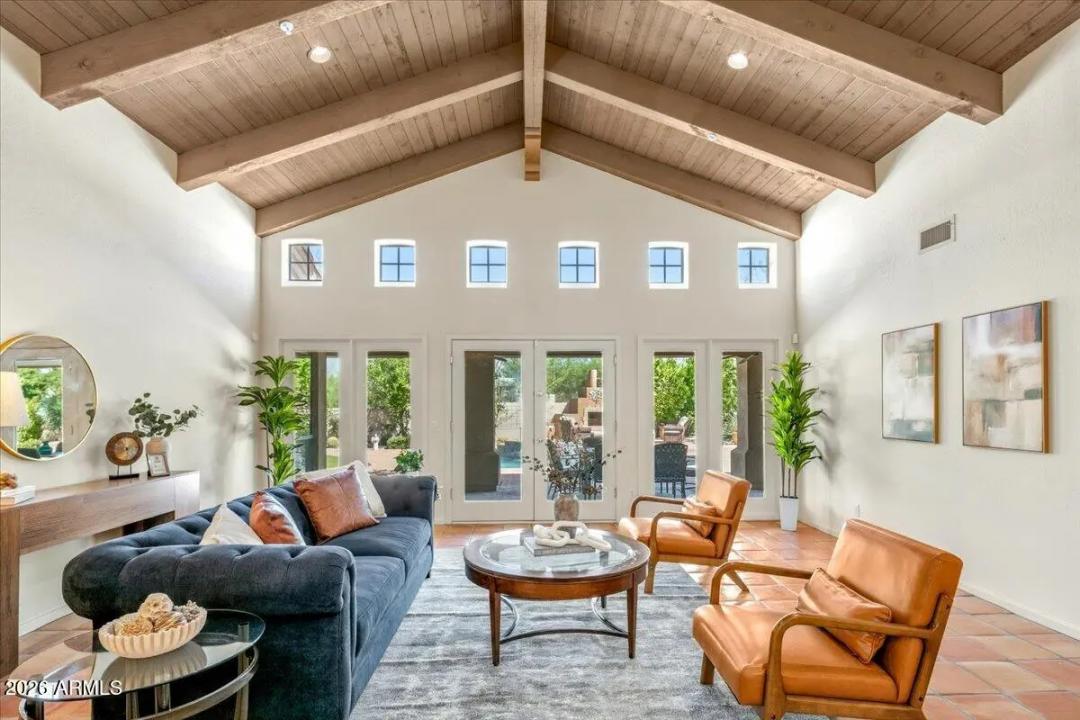Real Estate Picture 3
