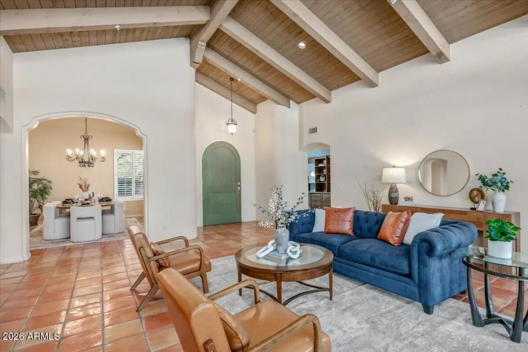 Real Estate Picture 4