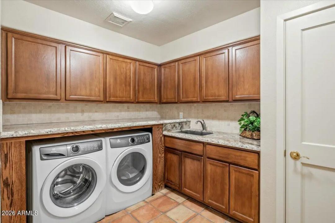Real Estate Picture 37