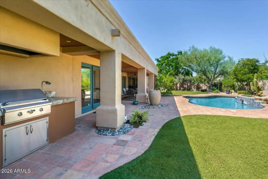 Real Estate Picture 11