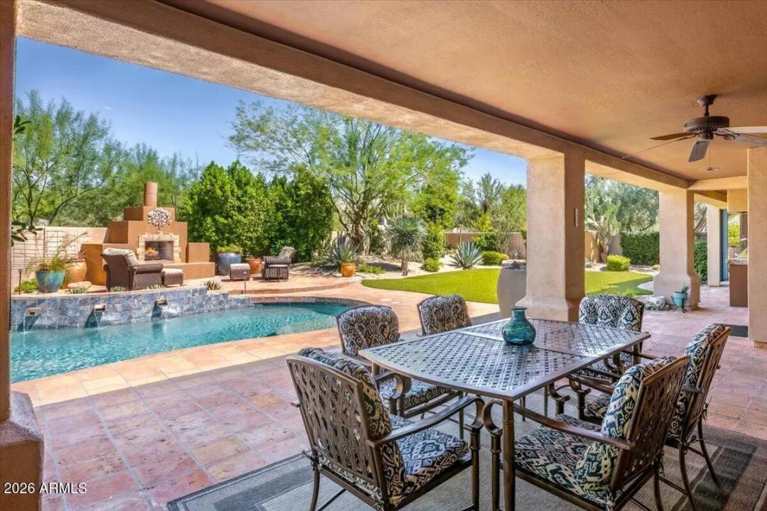Real Estate Picture 8