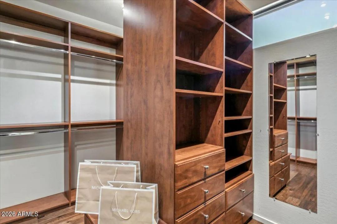 Real Estate Picture 24