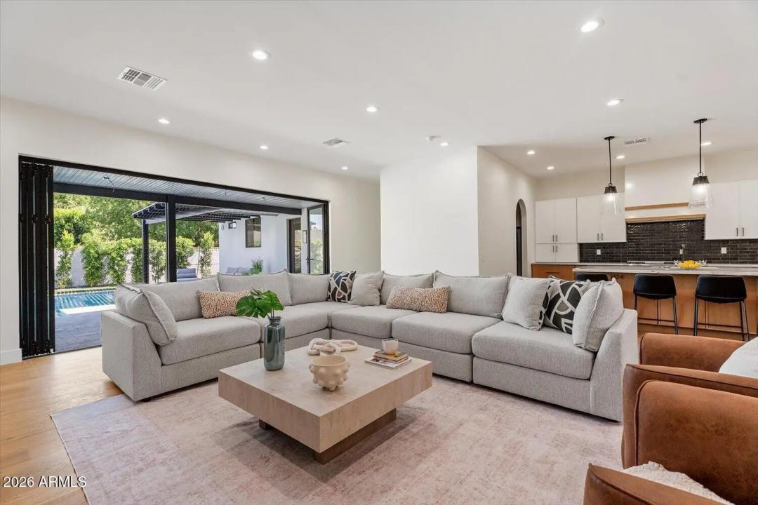 Real Estate Picture 4