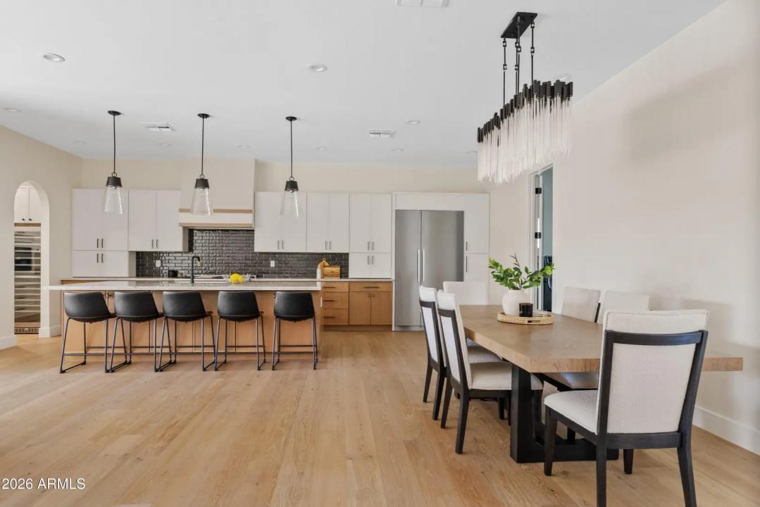 Real Estate Picture 3