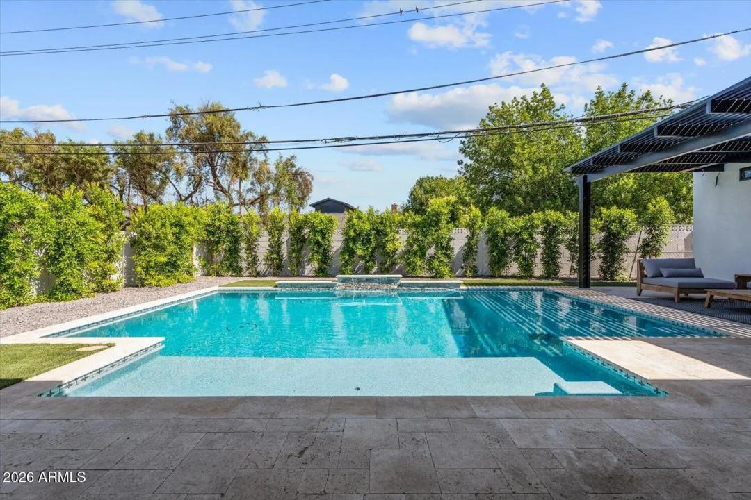 Real Estate Picture 6