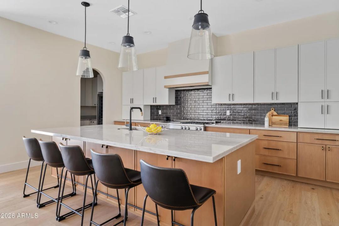 Real Estate Picture 11