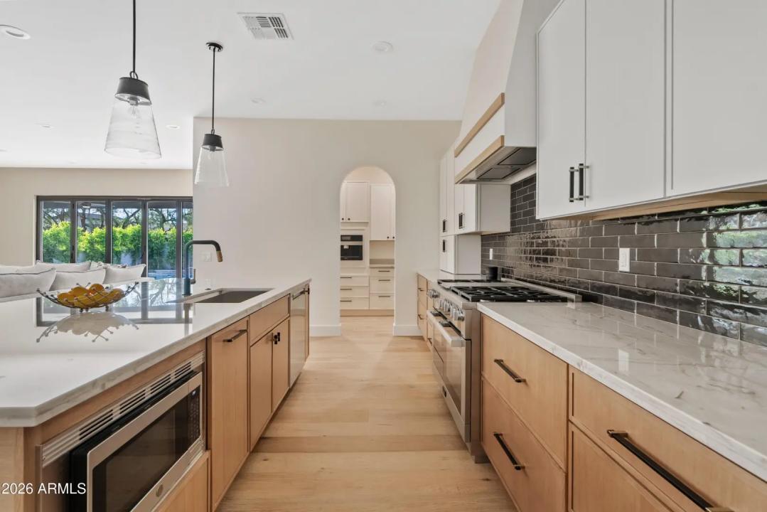Real Estate Picture 12