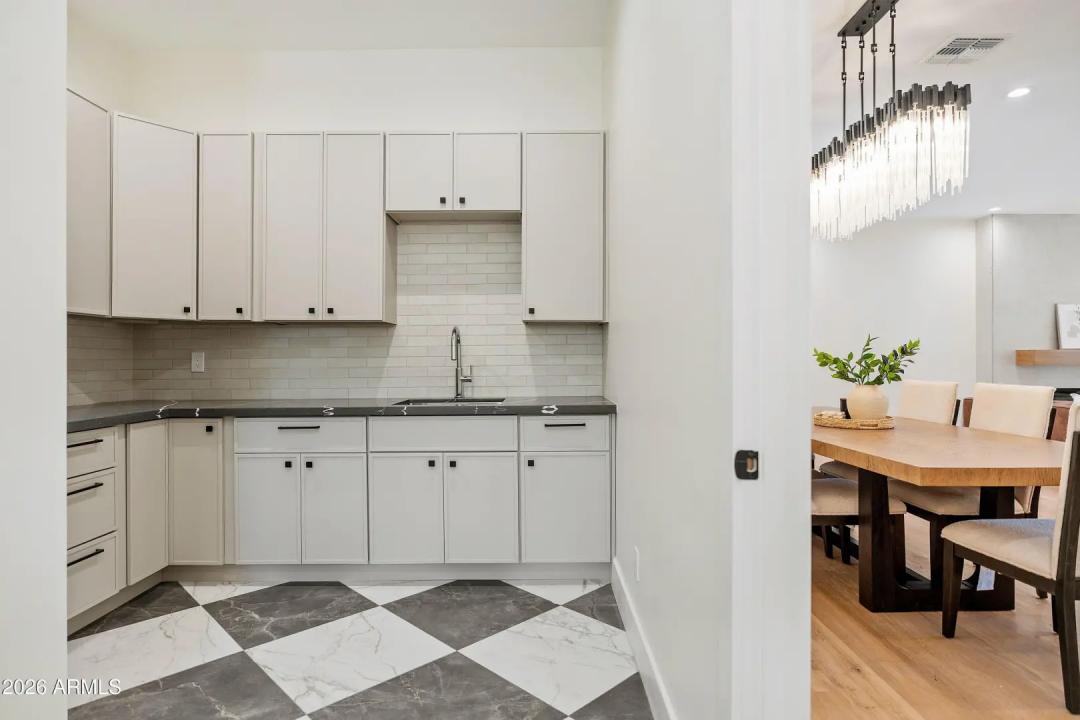 Real Estate Picture 16