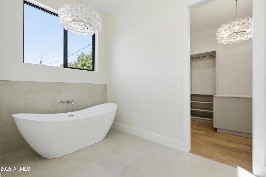 Real Estate Picture 23