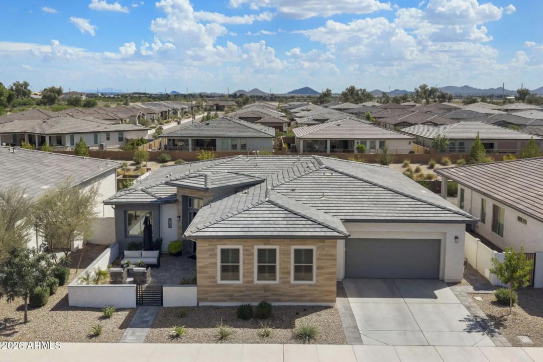 Real Estate Picture 3