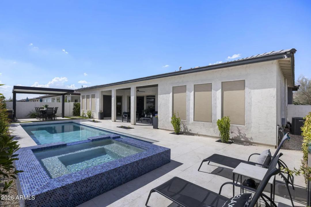 Real Estate Picture 50