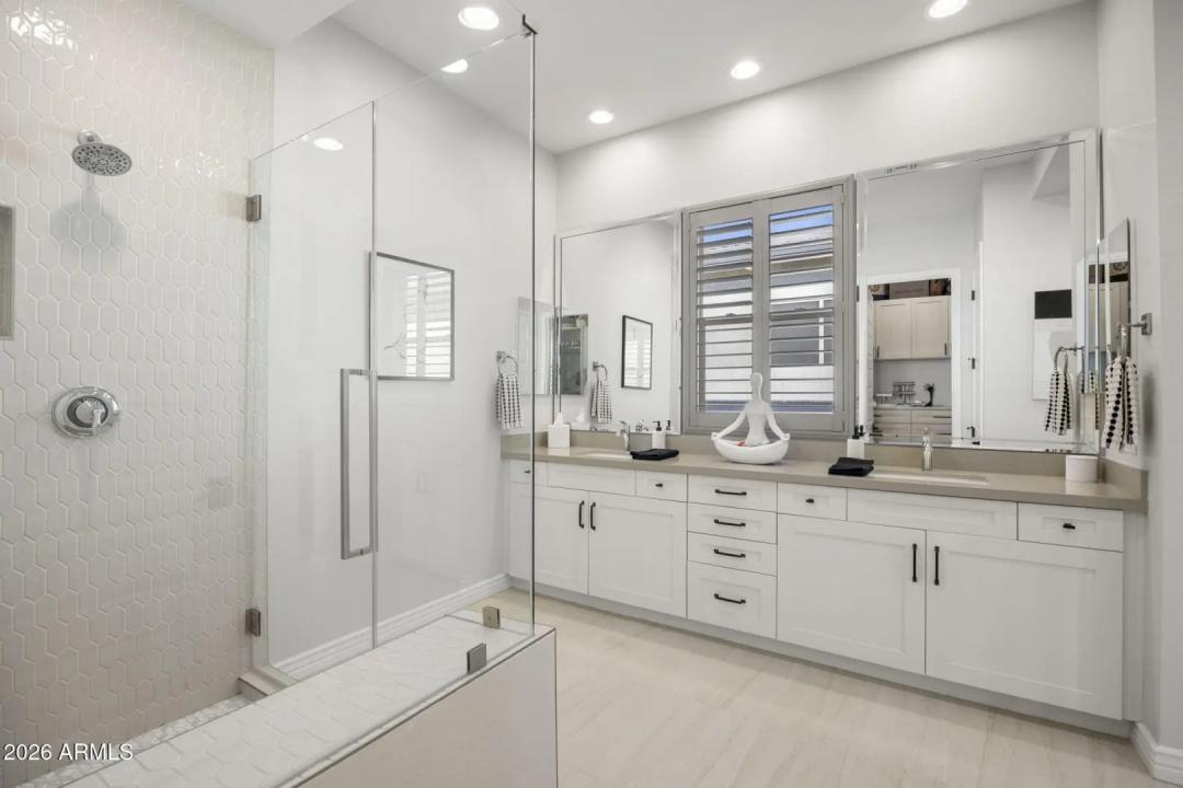 Real Estate Picture 28