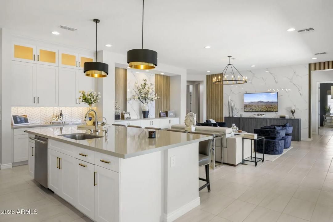 Real Estate Picture 11