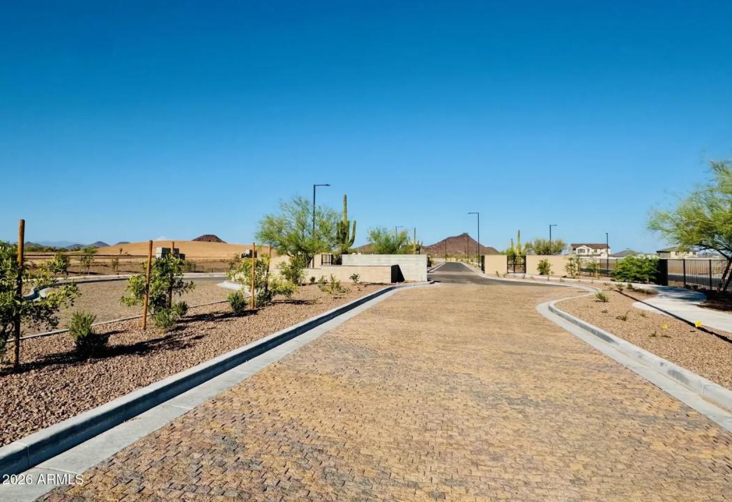 Real Estate Picture 8