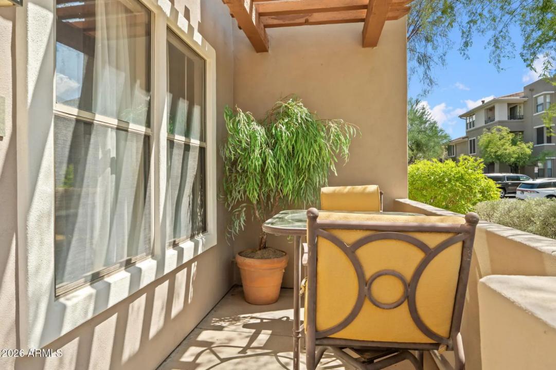 Real Estate Picture 4