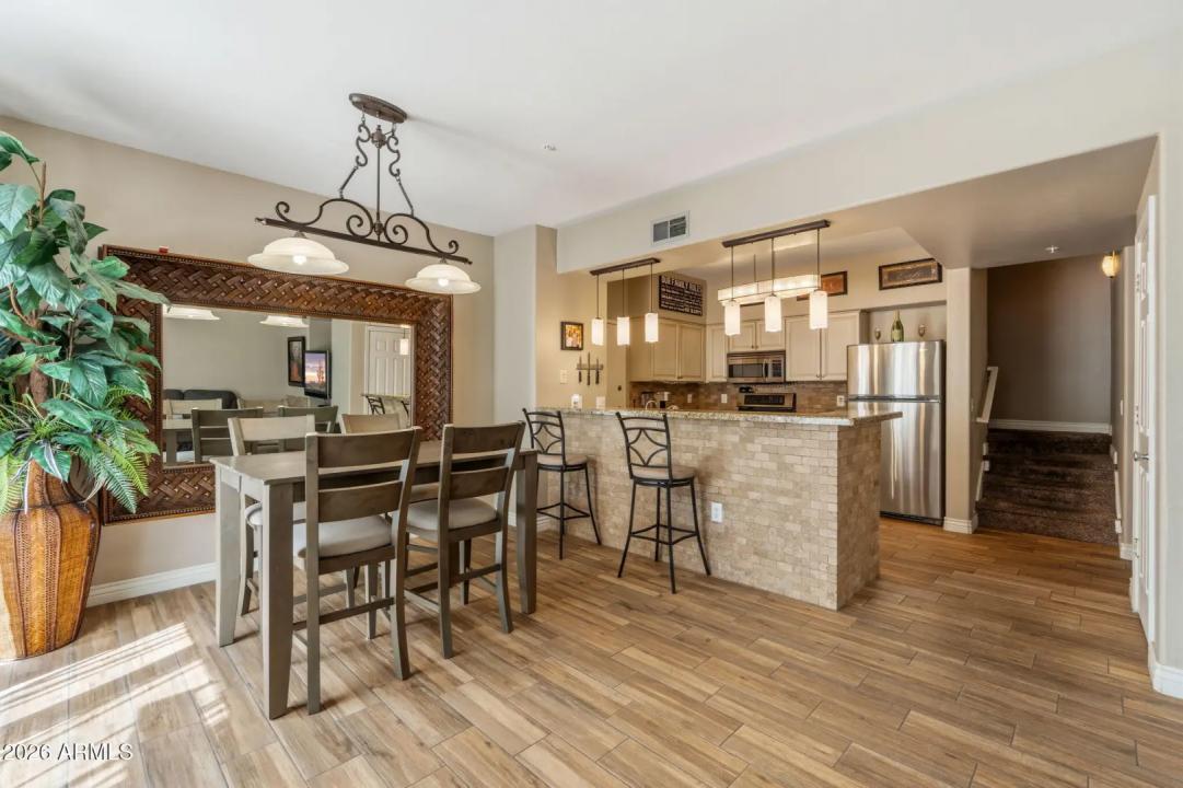 Real Estate Picture 9
