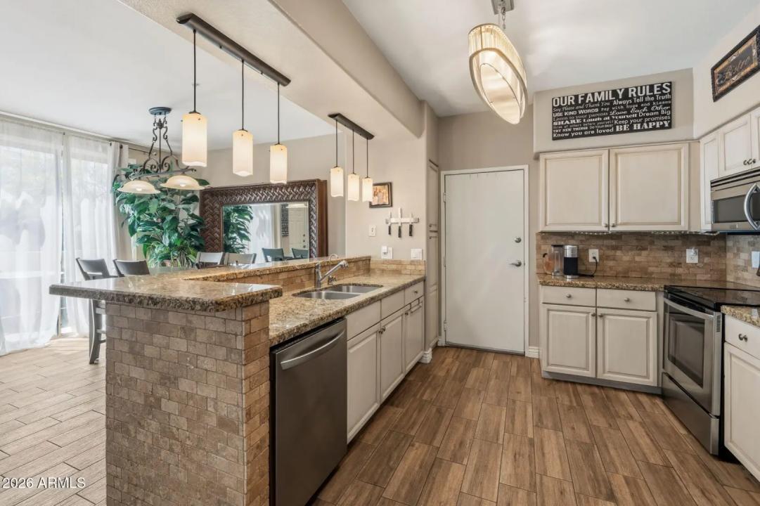 Real Estate Picture 11