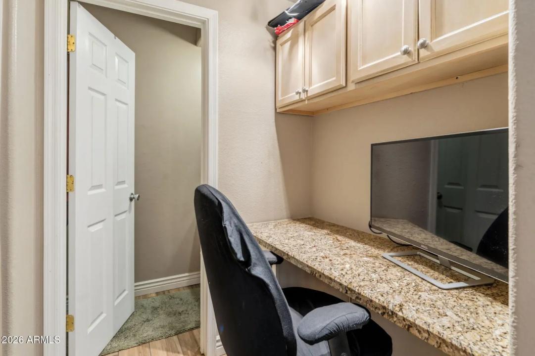Real Estate Picture 15