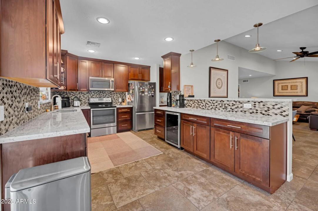 Real Estate Picture 9