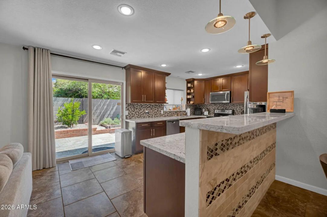 Real Estate Picture 11
