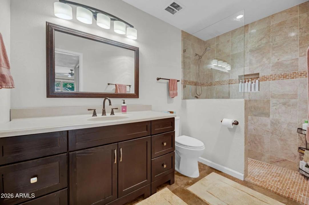 Real Estate Picture 16