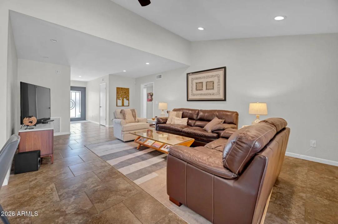 Real Estate Picture 4