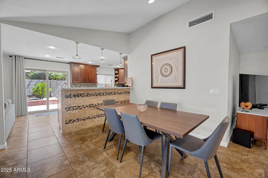 Real Estate Picture 7
