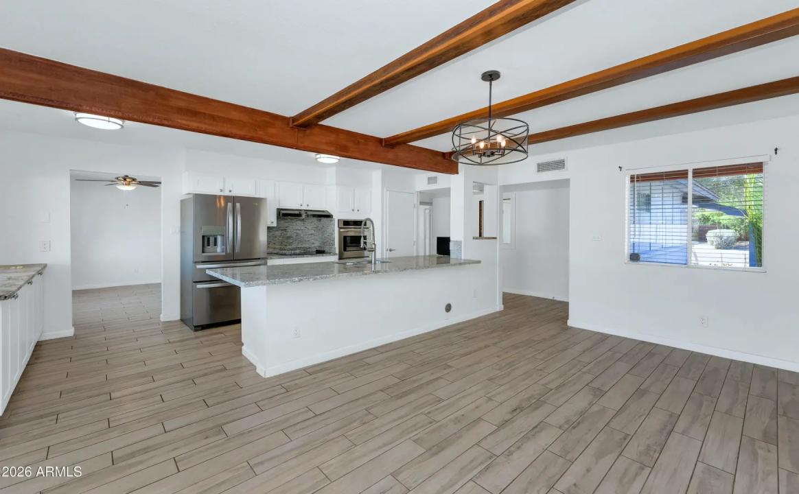 Real Estate Picture 4