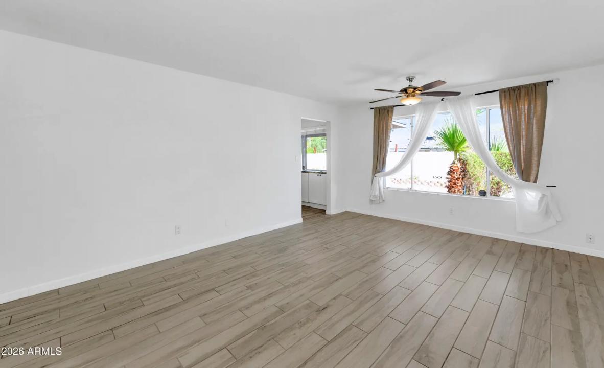 Real Estate Picture 3