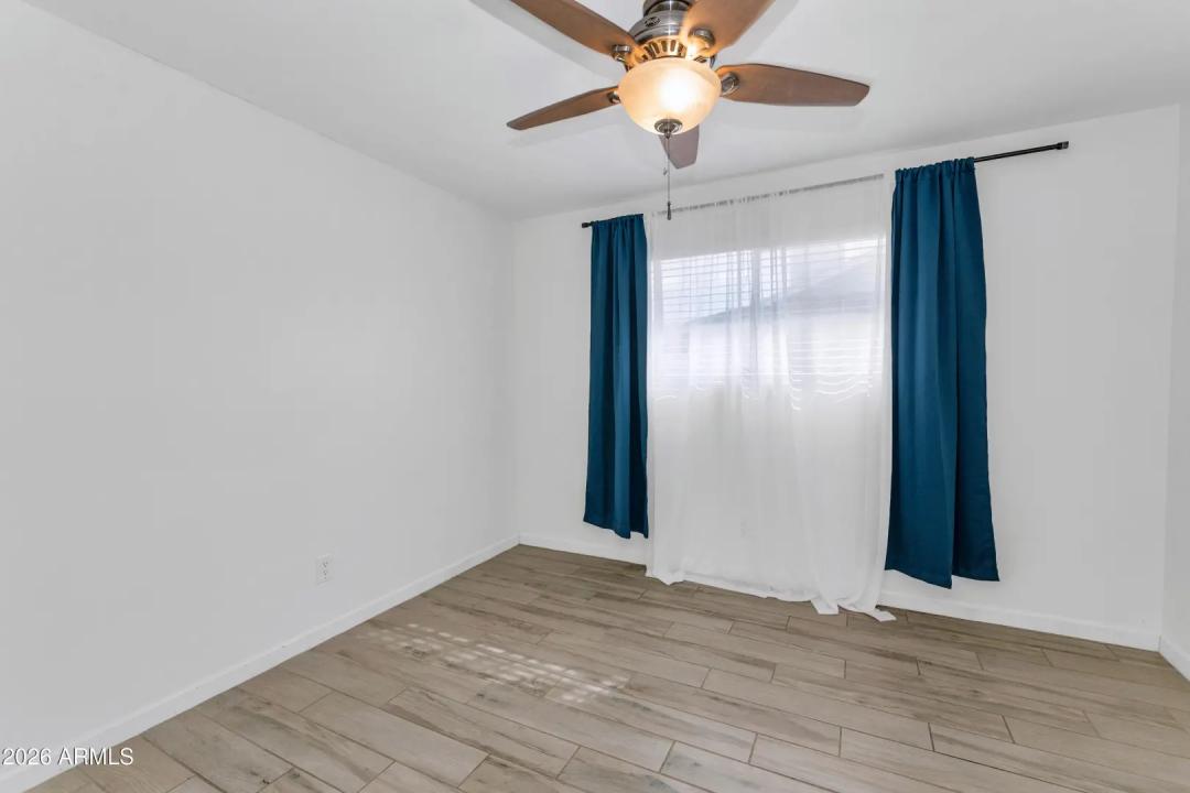 Real Estate Picture 11