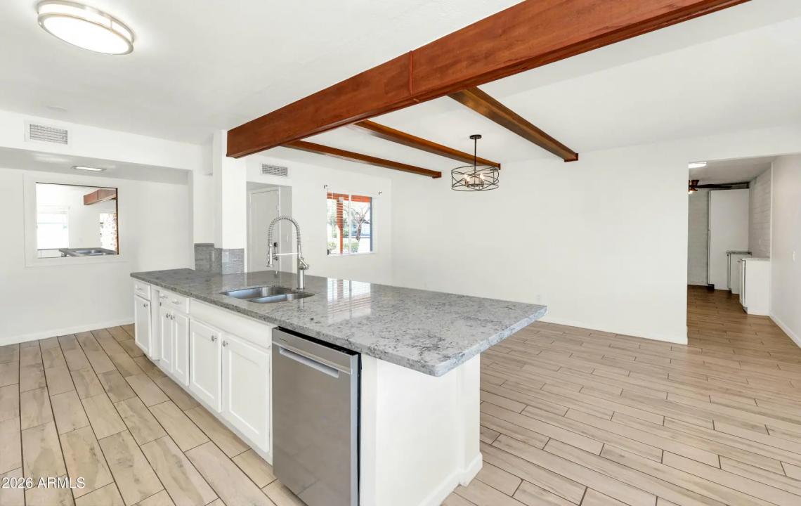 Real Estate Picture 7
