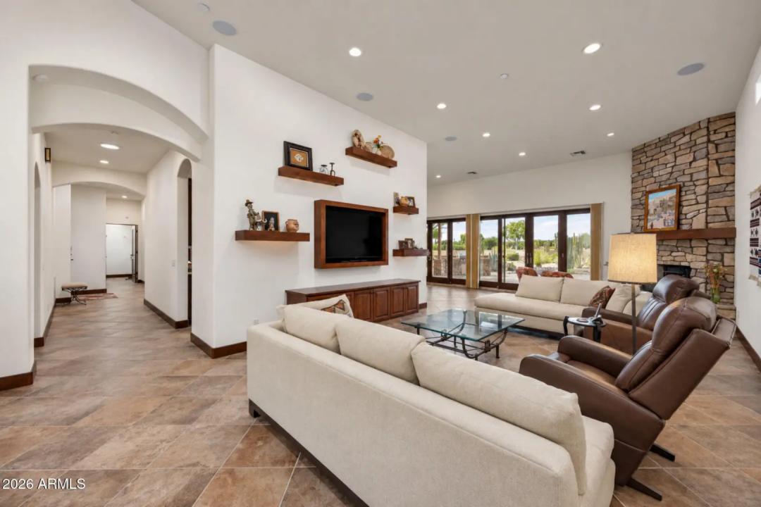 Real Estate Picture 8