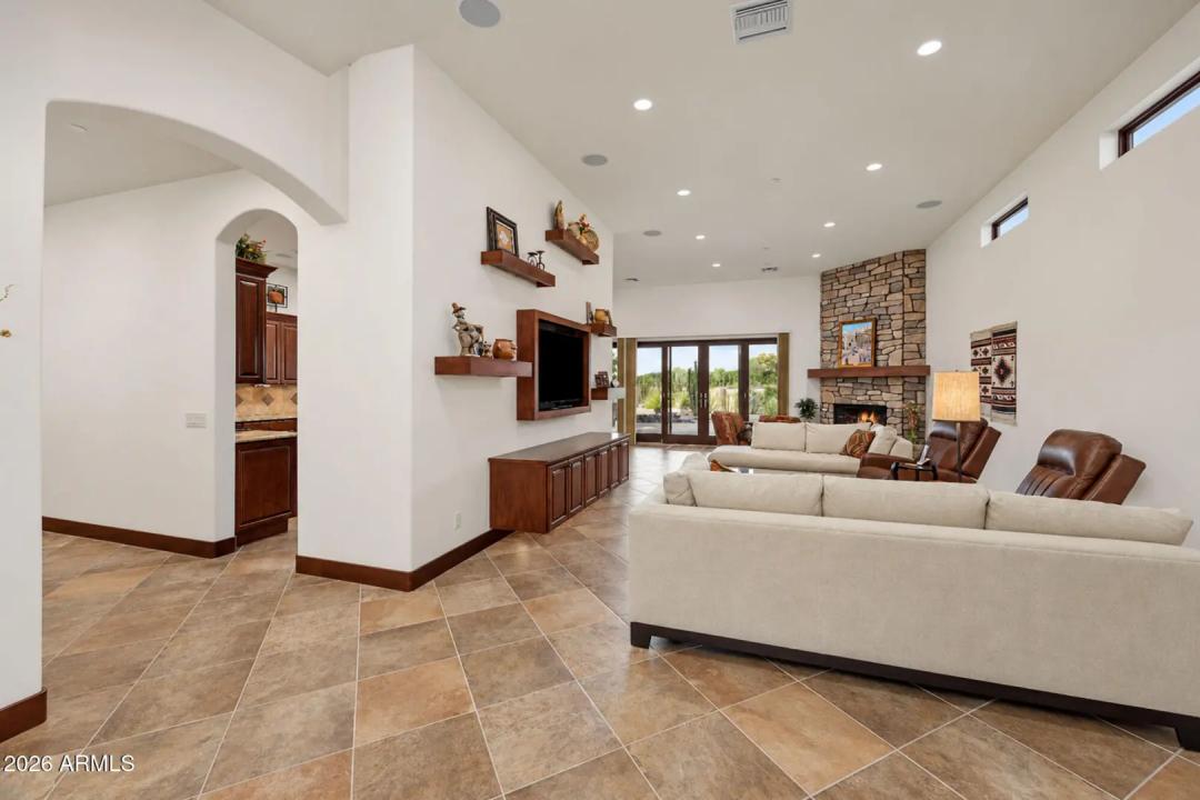 Real Estate Picture 7
