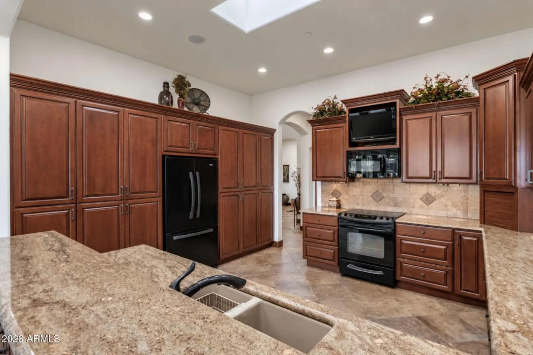 Real Estate Picture 14