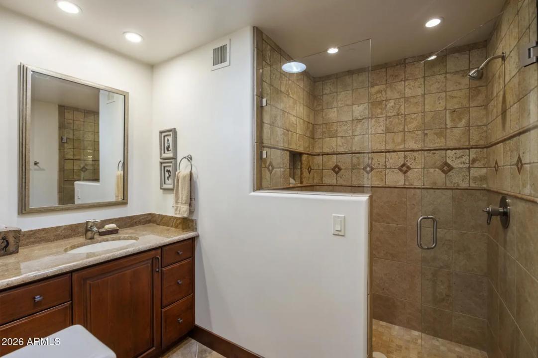 Real Estate Picture 30