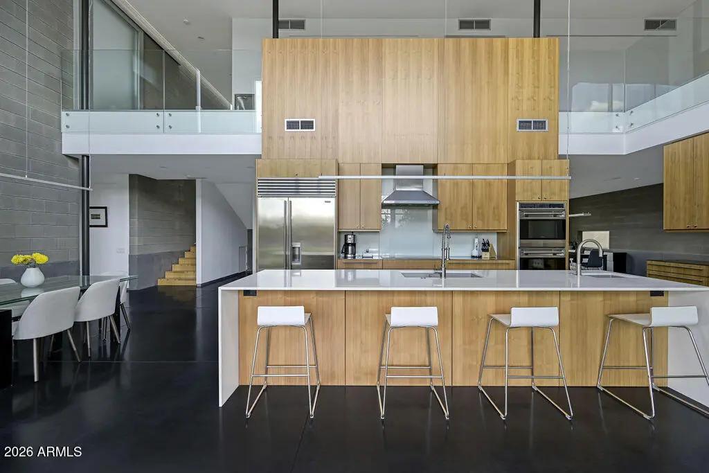 Real Estate Picture 8